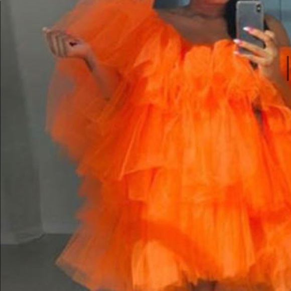 Pouffy red off the shoulder dress - Picture 3 of 3